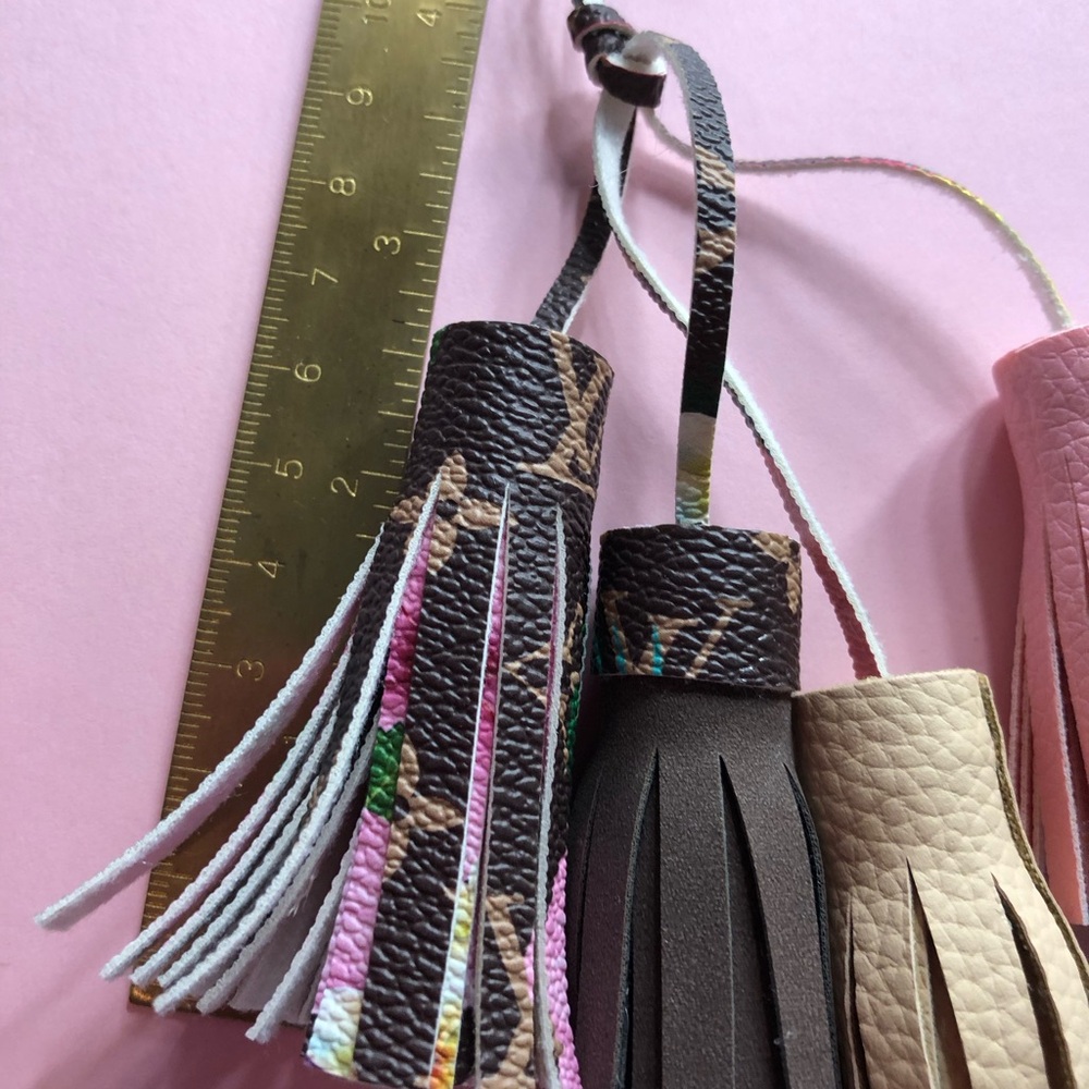 Handmade Spring Tassel Key Holder - Picture 5 of 9